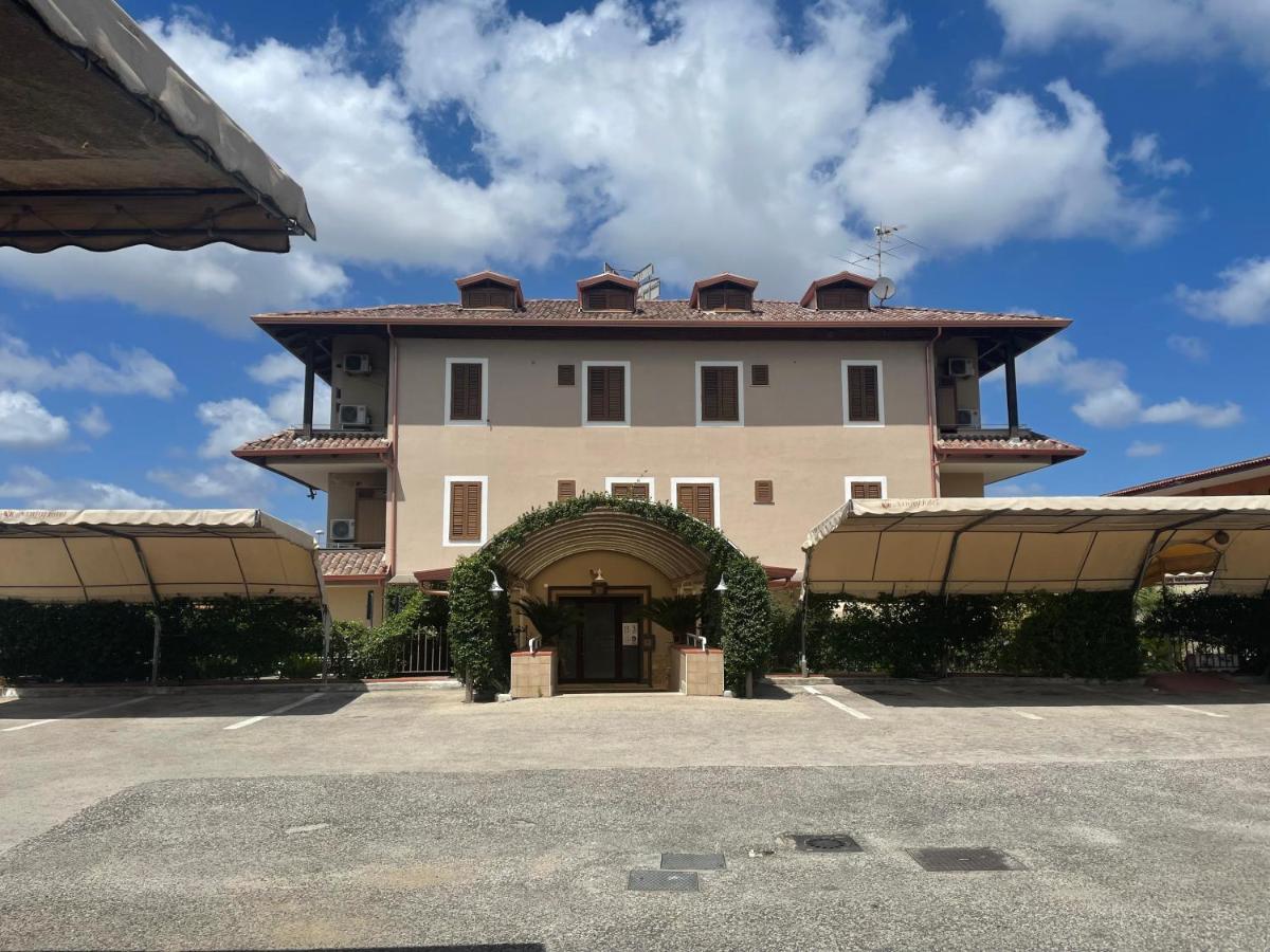 Ninfa hotel Qualiano Esterno foto